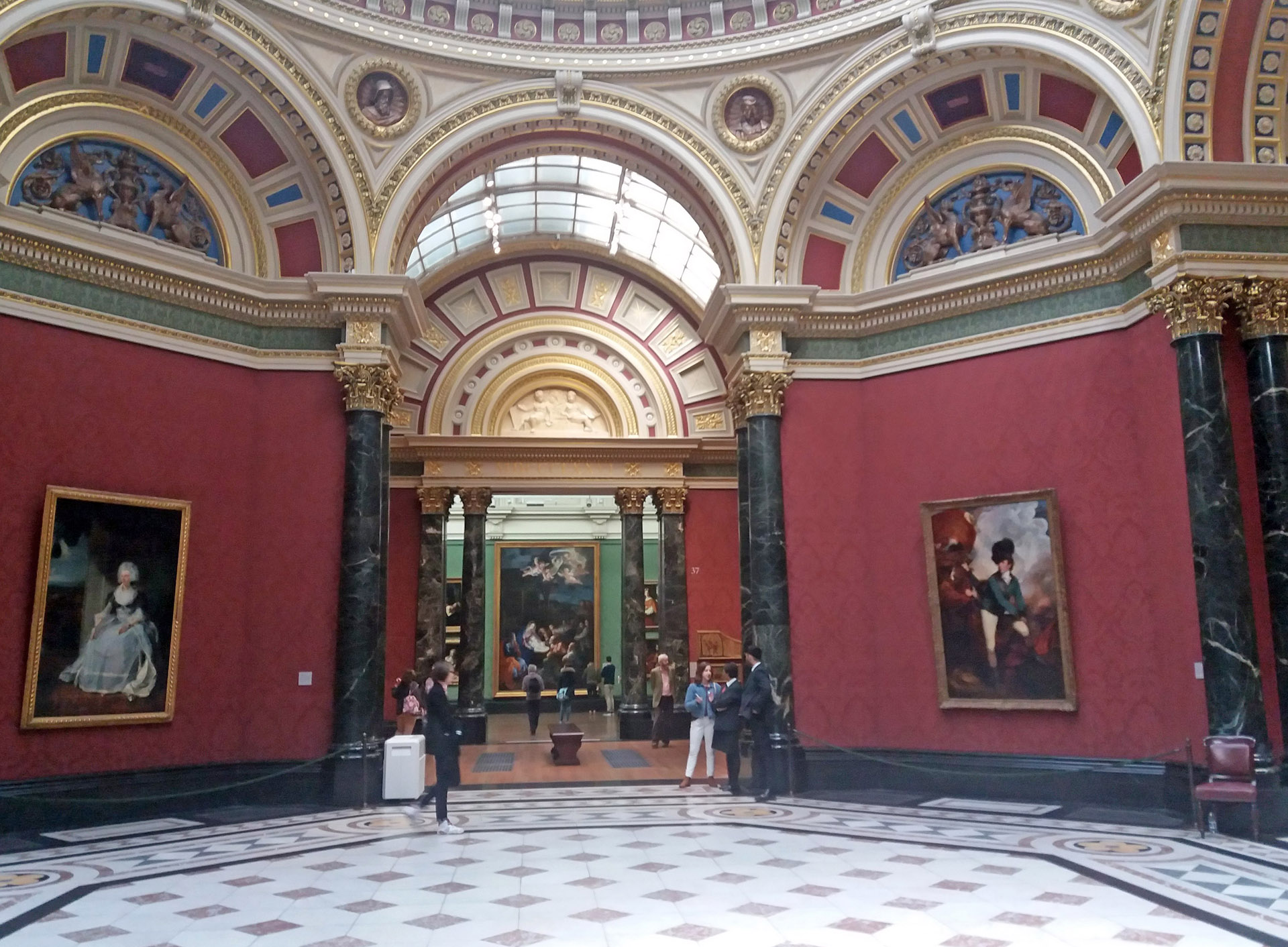 National Gallery spaces between rooms