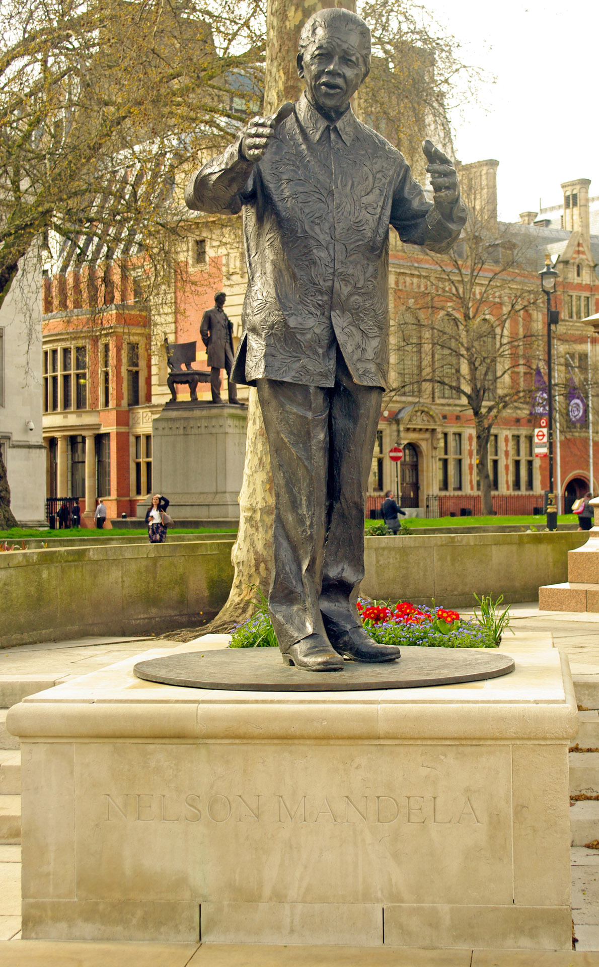london Statue Nelson Mandela Parliament Square unveiled 2007